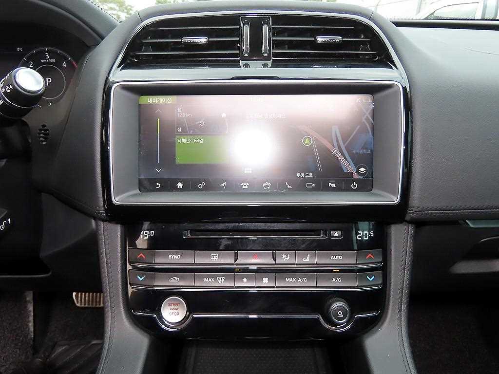 Jaguar F-PACE - Vista 12