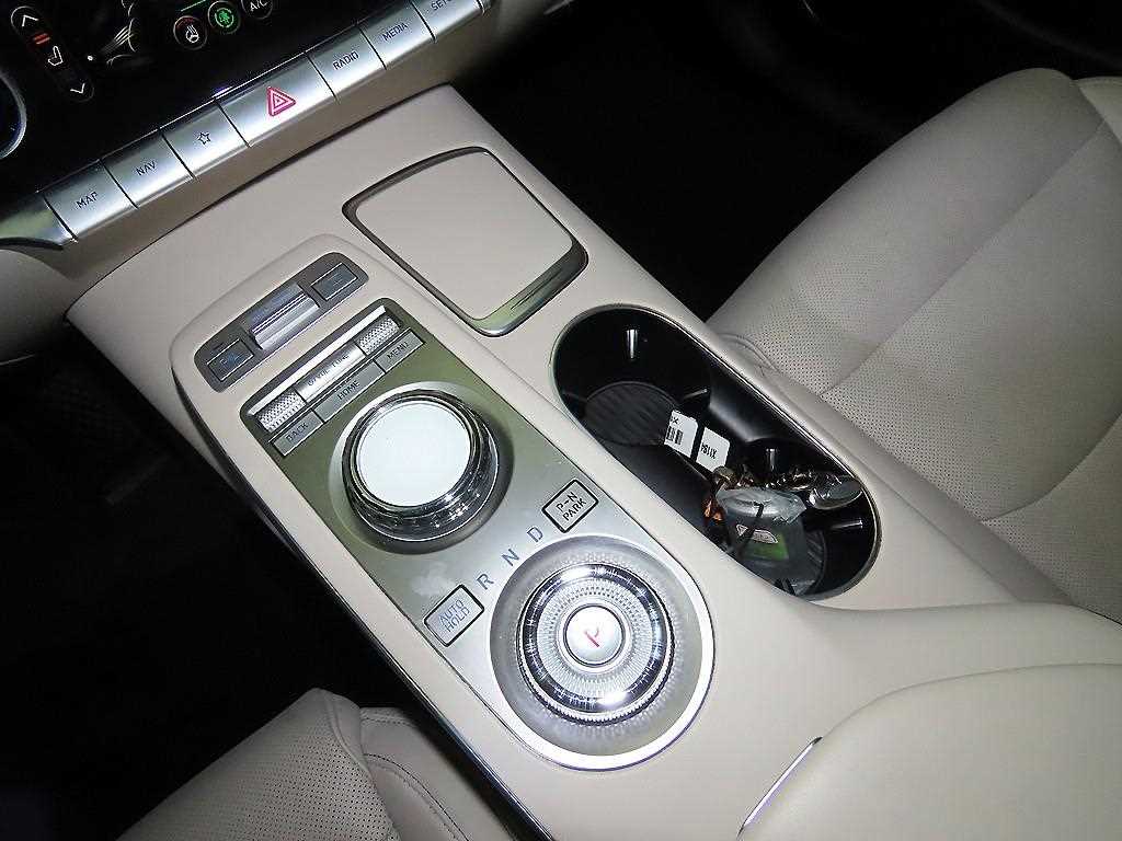 Genesis GV70 - Vista 12