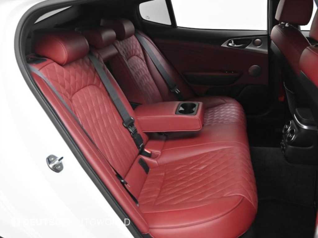 KIA Stinger - Vista 12