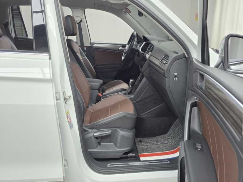 Volkswagen Tiguan - Vista 11