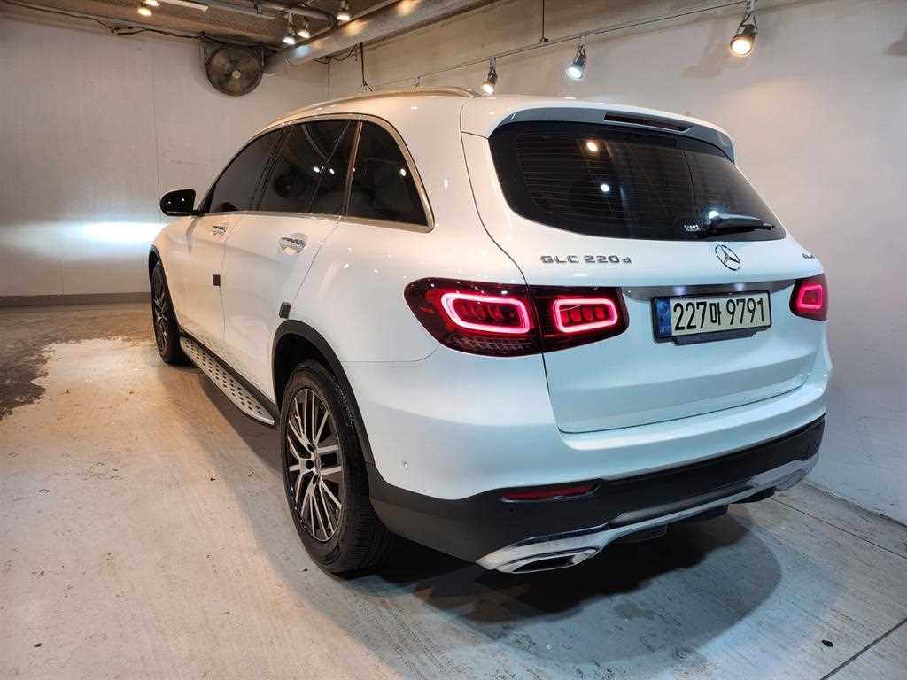 Mercedes Benz GLC Class - Vista 4