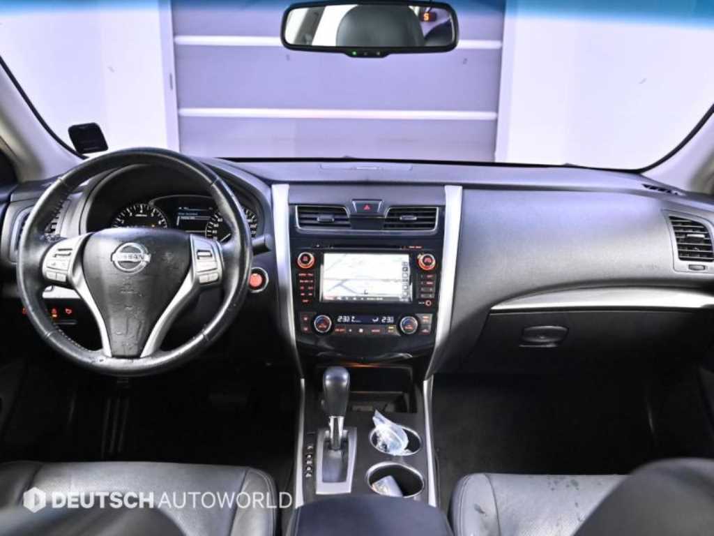 Nissan Altima - Vista 7