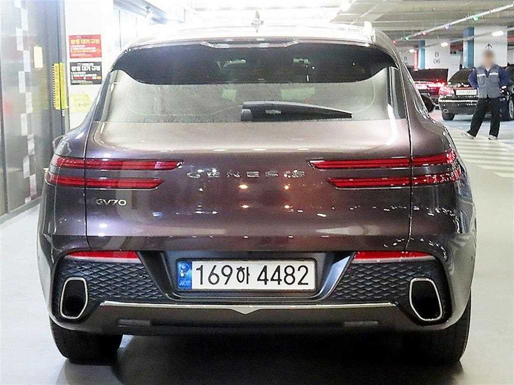 Genesis GV70 - Vista 6