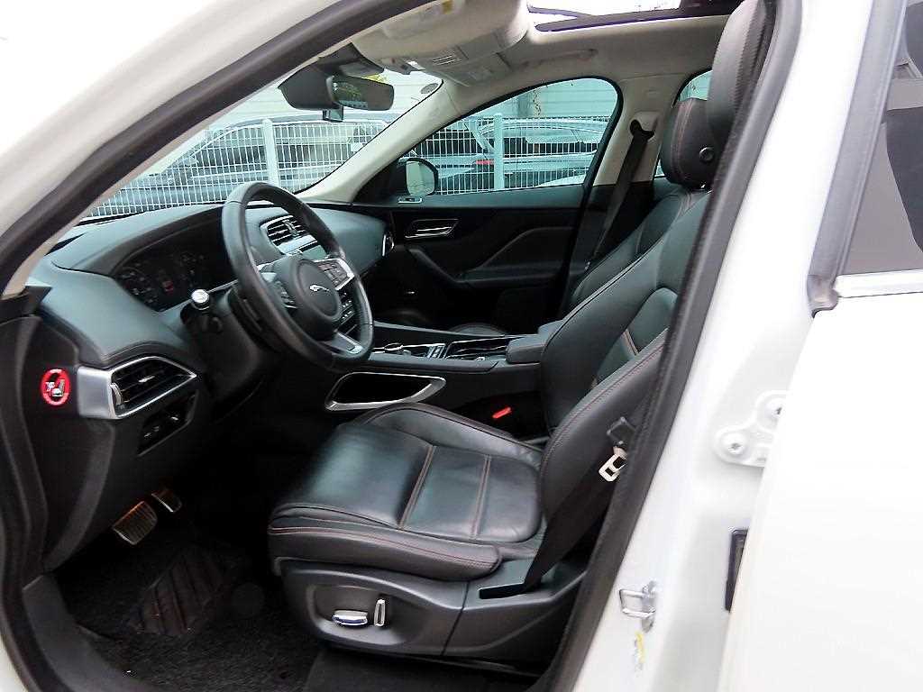 Jaguar F-PACE - Vista 5