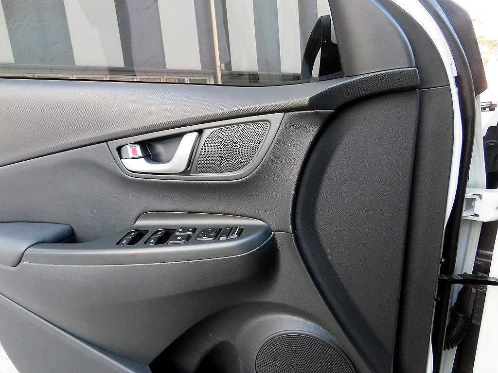 HYUNDAI Kona - Vista 11