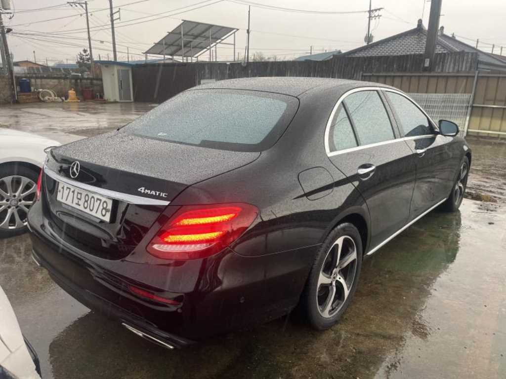 Mercedes Benz E class - Vista 5