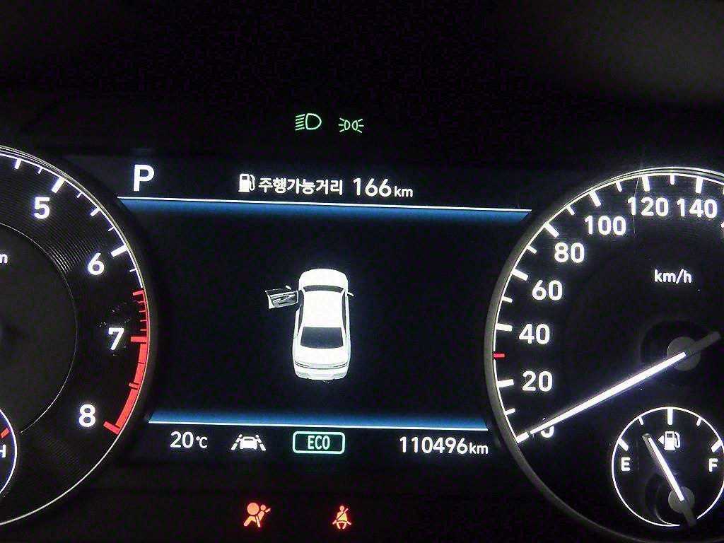 Genesis G90 - Vista 8