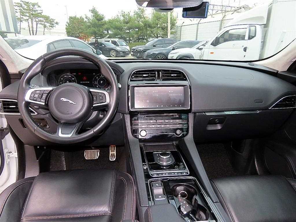 Jaguar F-PACE - Vista 7