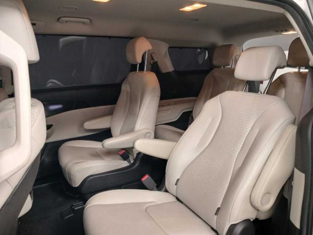 KIA Carnival - Vista 7