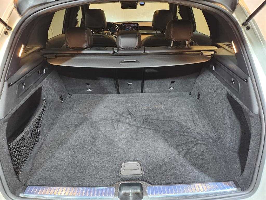 Mercedes Benz GLC Class - Vista 5