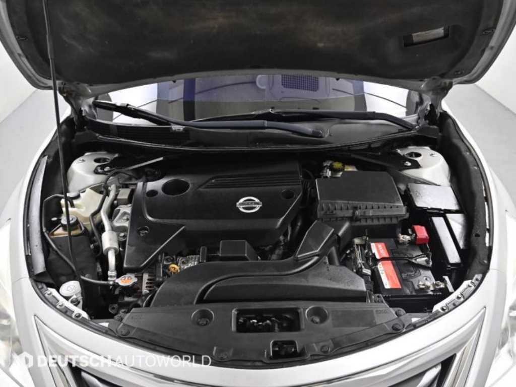 Nissan Altima - Vista 6