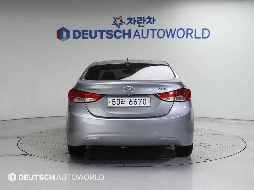 HYUNDAI Avante - Vista 4