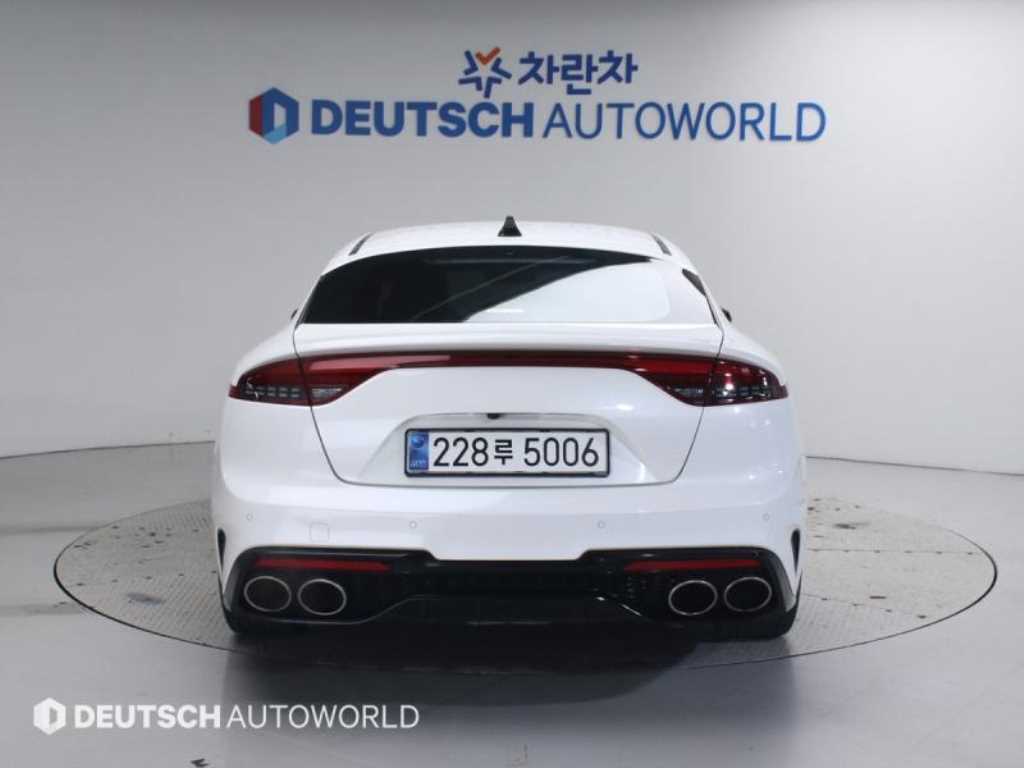 KIA Stinger - Vista 4