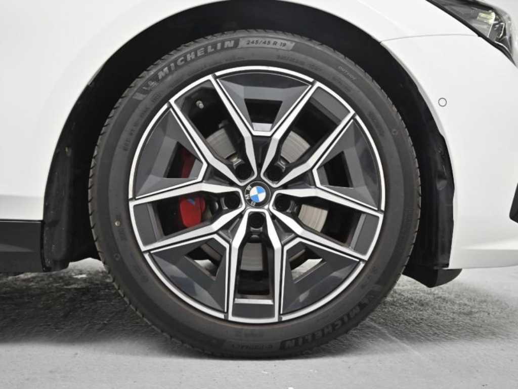 BMW 5 Series - Vista 5