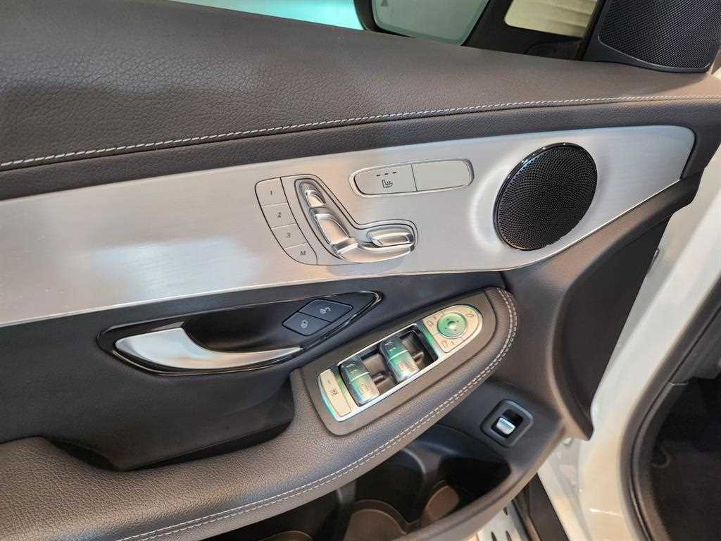 Mercedes Benz GLC Class - Vista 12