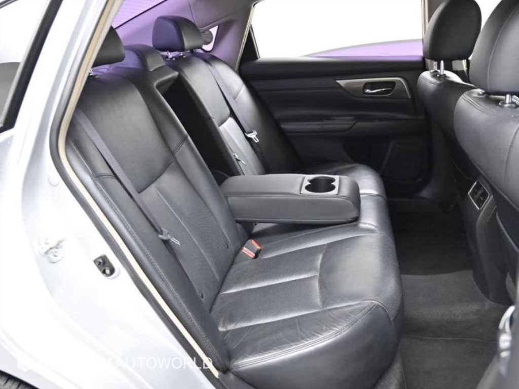 Nissan Altima - Vista 12
