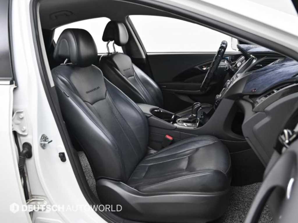 HYUNDAI Grandeur - Vista 10