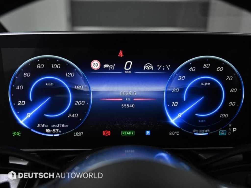 Mercedes Benz EQE - Vista 8