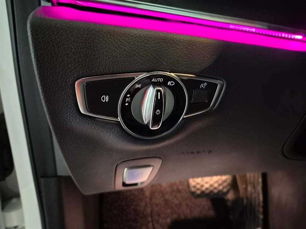 Mercedes Benz E class - Vista 12