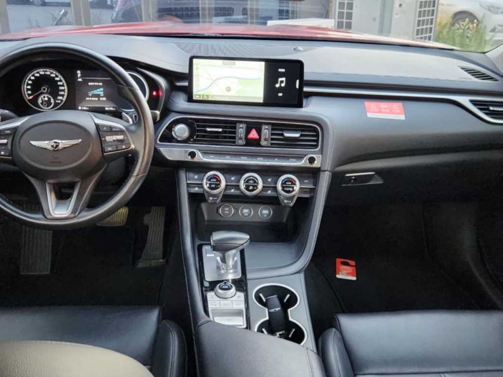 Genesis G70 - Vista 9