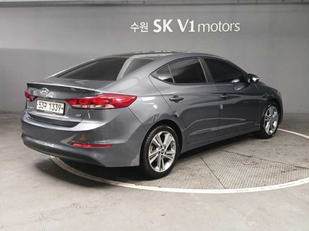 HYUNDAI Avante - Vista 4