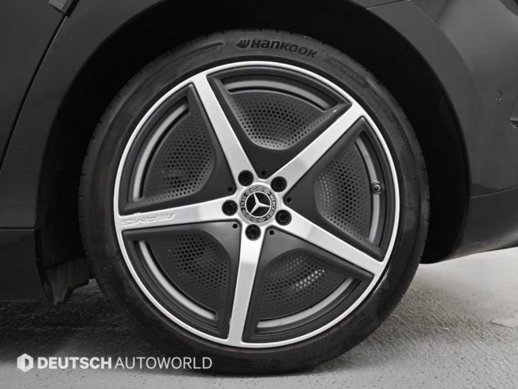 Mercedes Benz EQE - Vista 5