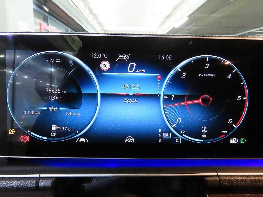 Mercedes Benz GLE Class - Vista 9