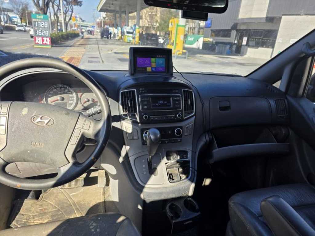 HYUNDAI Starex - Vista 7