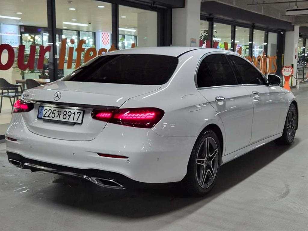 Mercedes Benz E class - Vista 4