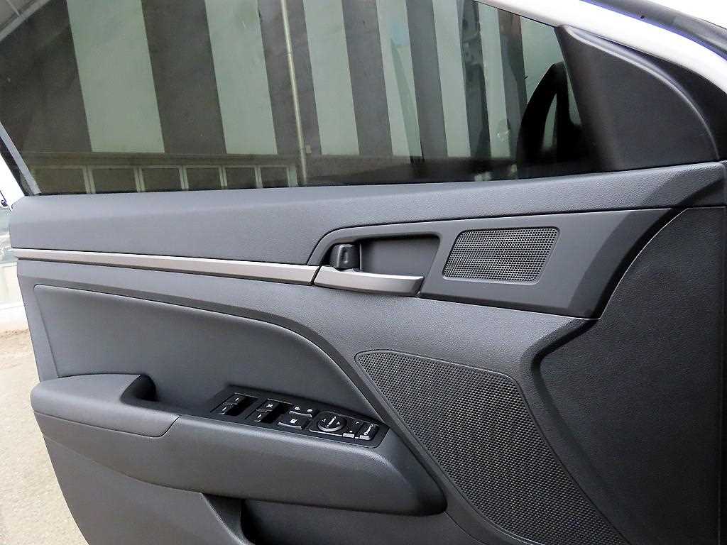 HYUNDAI Avante - Vista 11