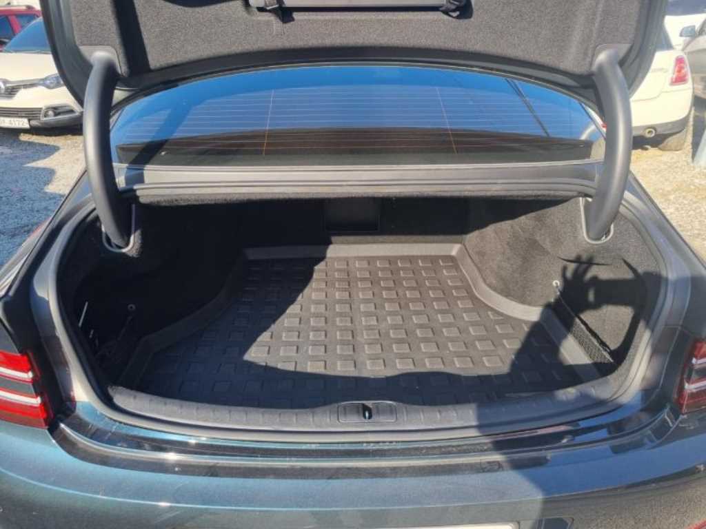 Genesis G80 - Vista 10