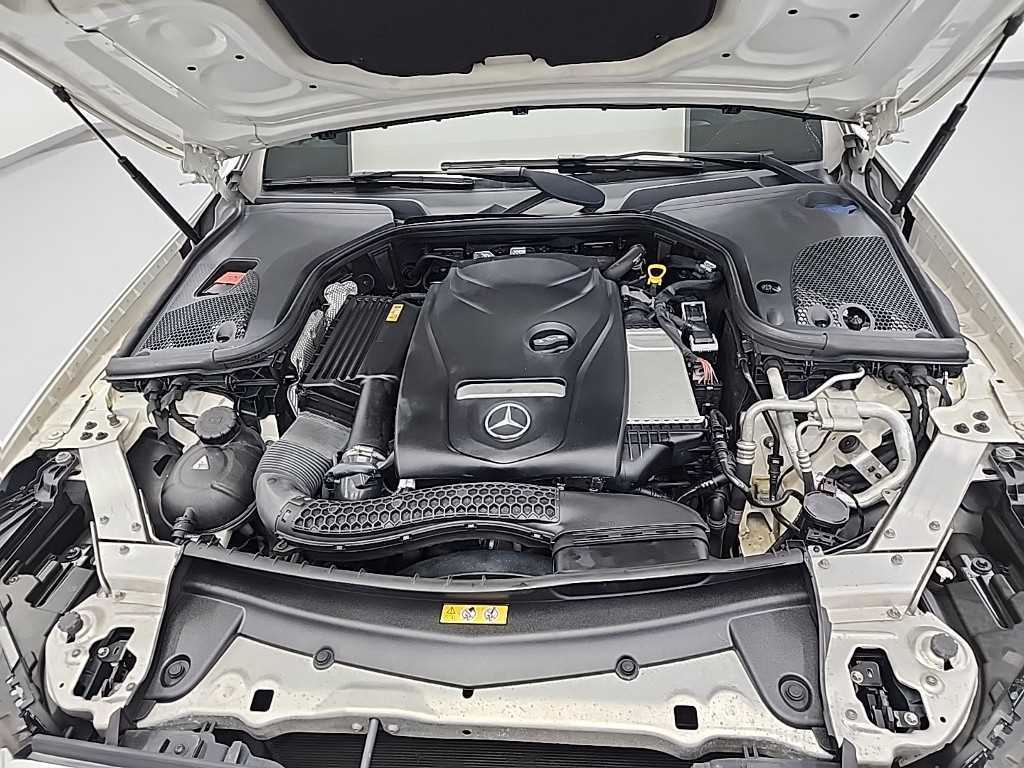 Mercedes Benz E class - Vista 5