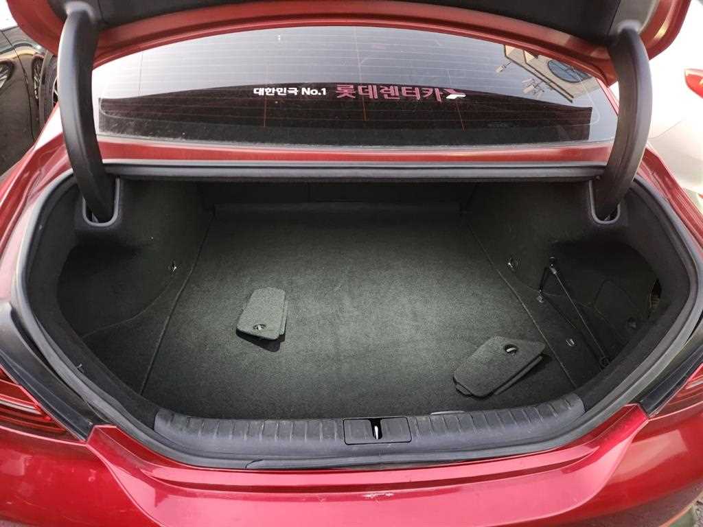 Genesis G70 - Vista 6