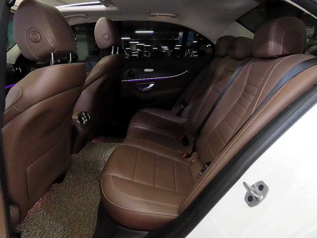 Mercedes Benz E class - Vista 7