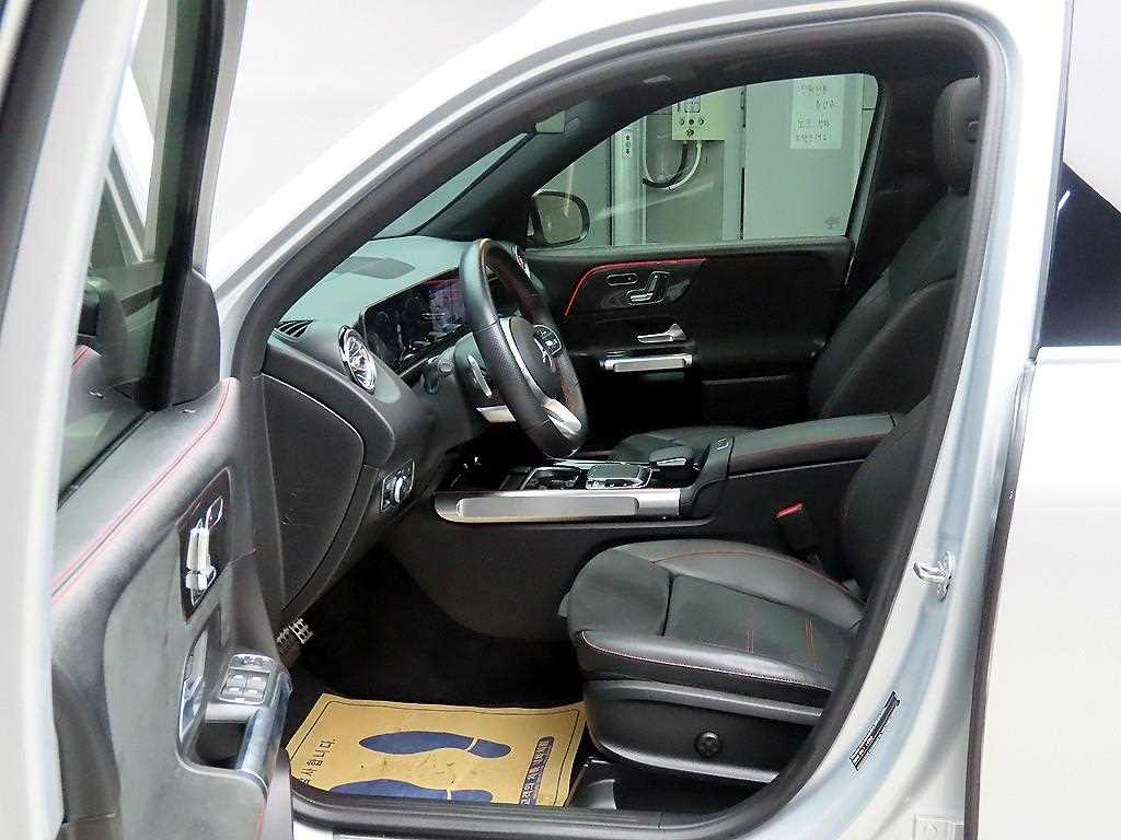 Mercedes Benz GLB Class - Vista 5