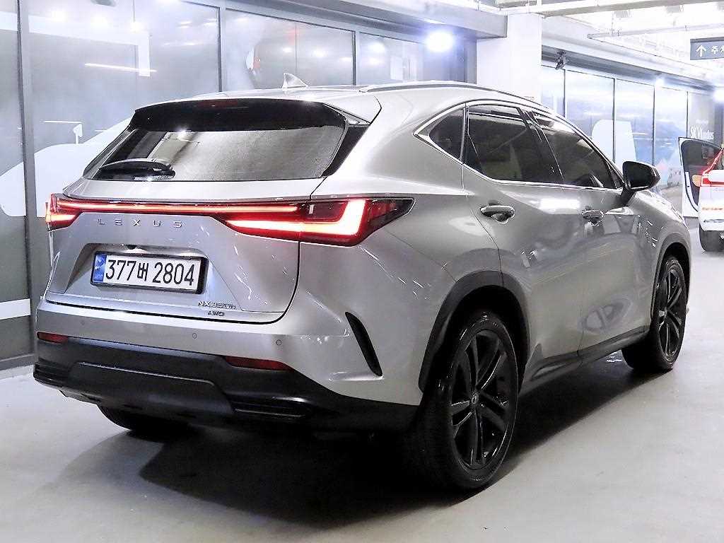 Lexus NX - Vista 4