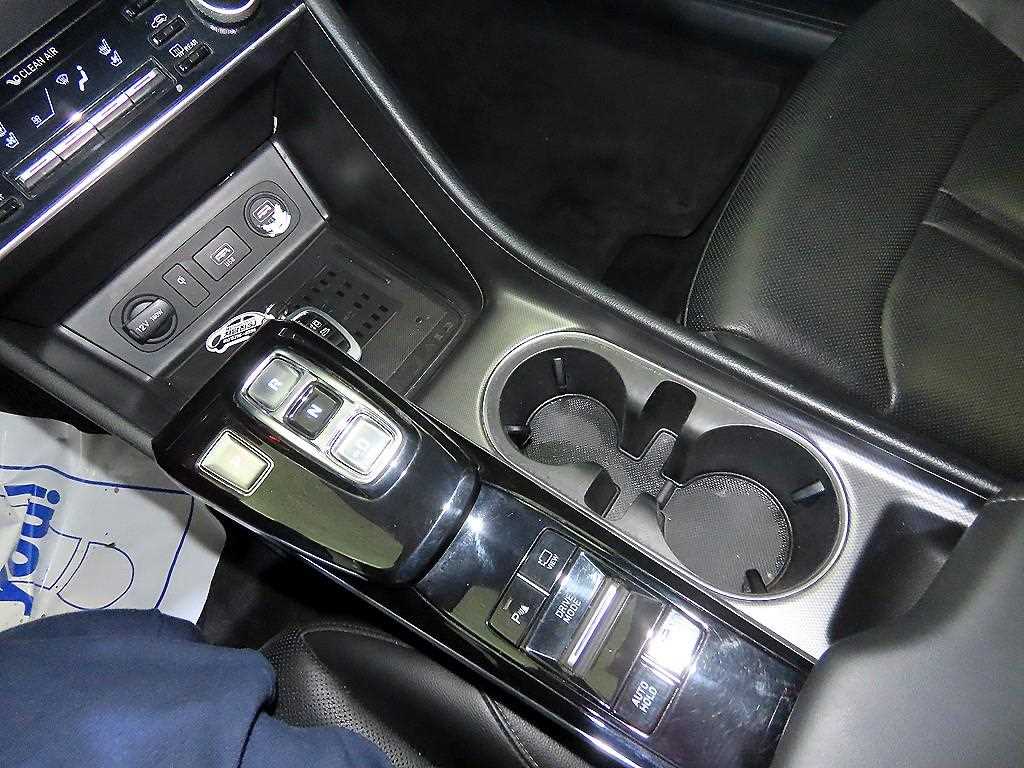 HYUNDAI Sonata - Vista 12