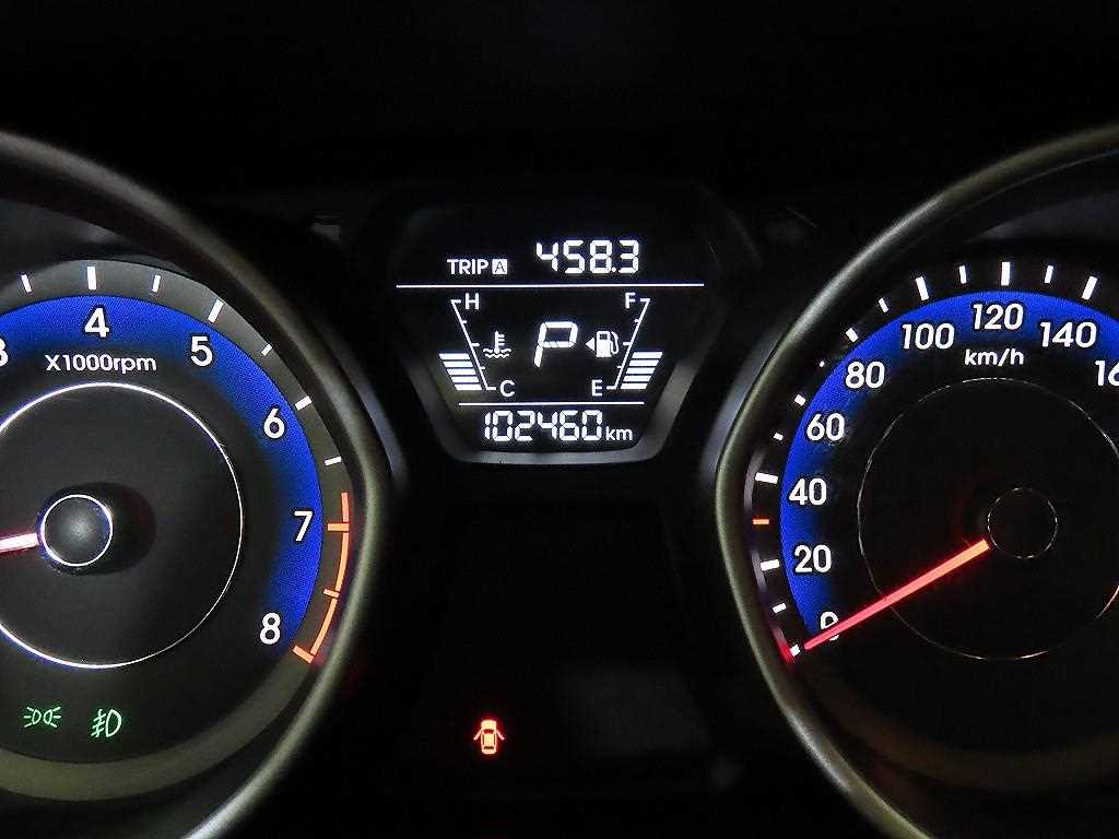 HYUNDAI Avante - Vista 9