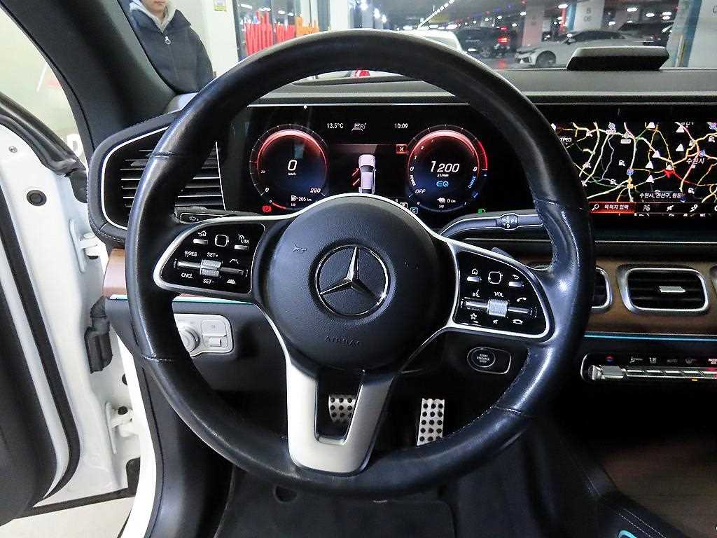 Mercedes Benz GLE Class - Vista 8