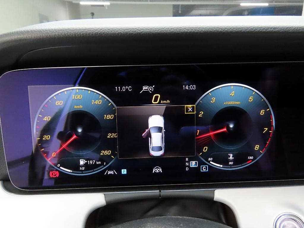 Mercedes Benz E class - Vista 5