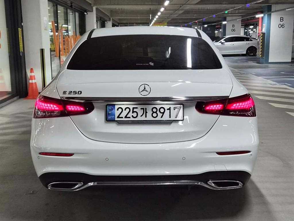 Mercedes Benz E class - Vista 5