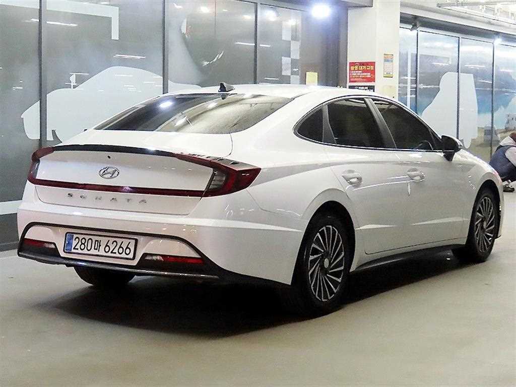 HYUNDAI Sonata - Vista 4