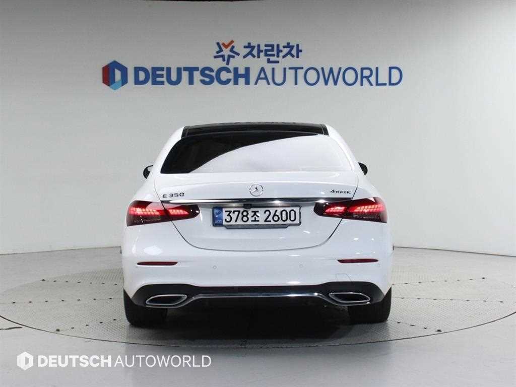 Mercedes Benz E class - Vista 4