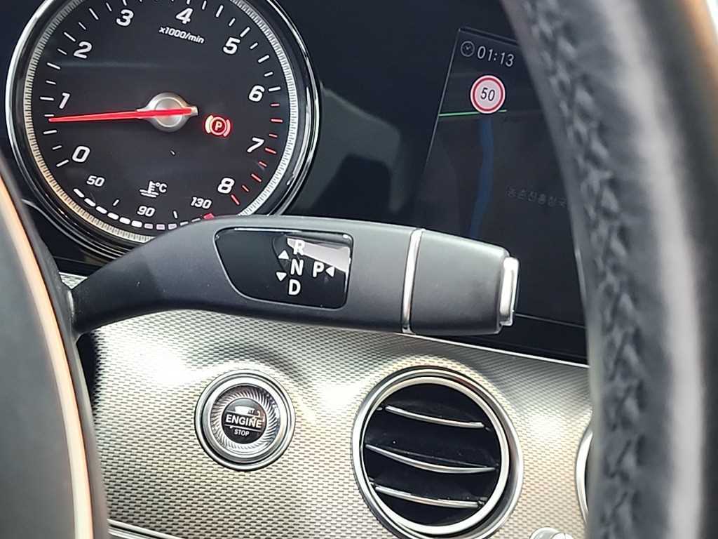 Mercedes Benz E class - Vista 8