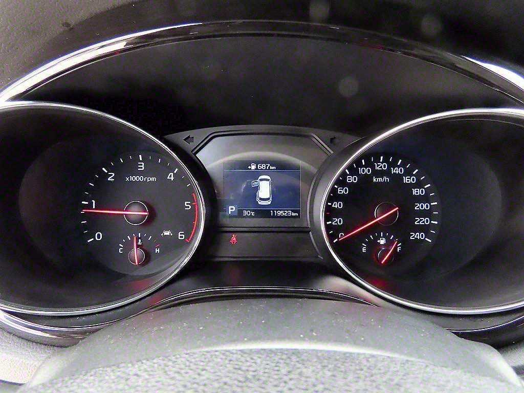 KIA Carnival - Vista 10