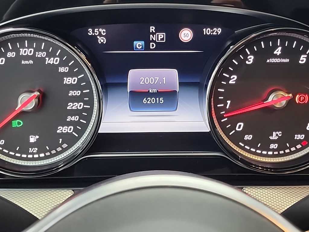 Mercedes Benz E class - Vista 6