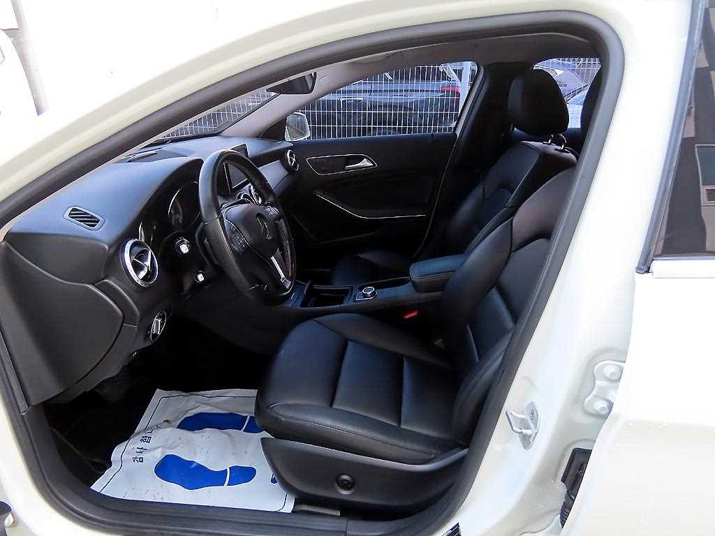 Mercedes Benz GLA Class - Vista 5