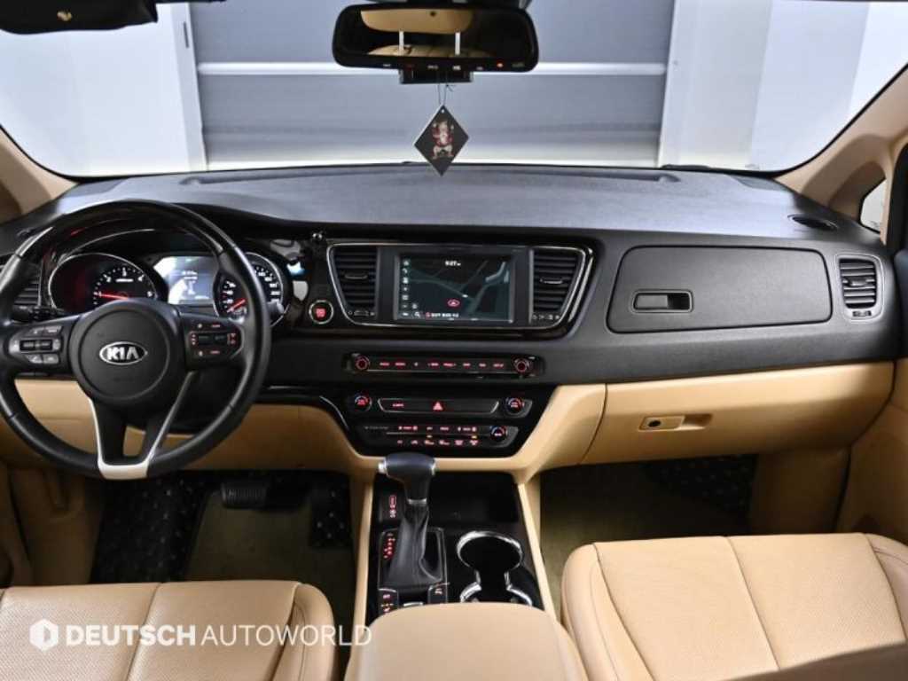 KIA Carnival - Vista 7