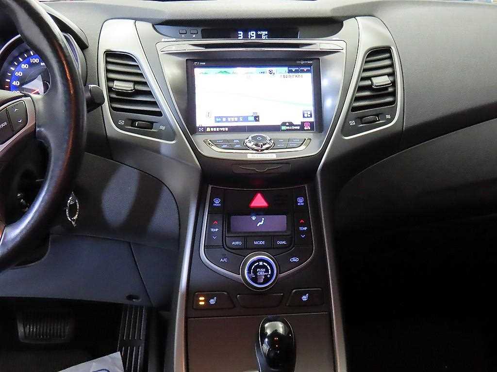 HYUNDAI Avante - Vista 11