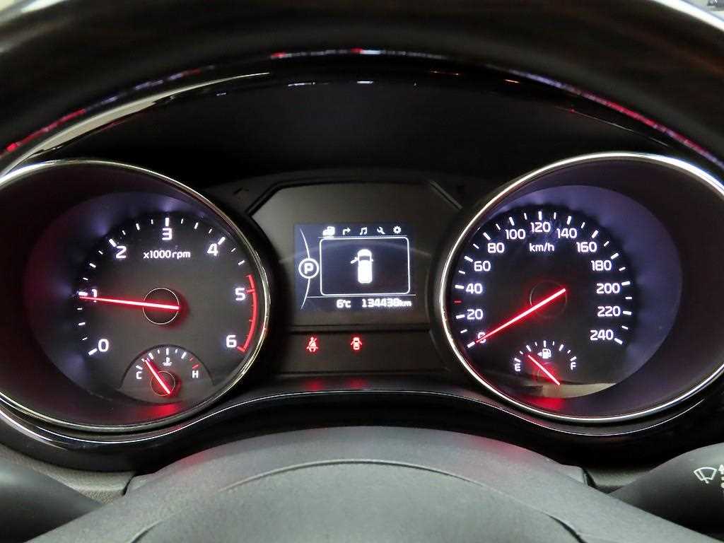 KIA Carnival - Vista 5